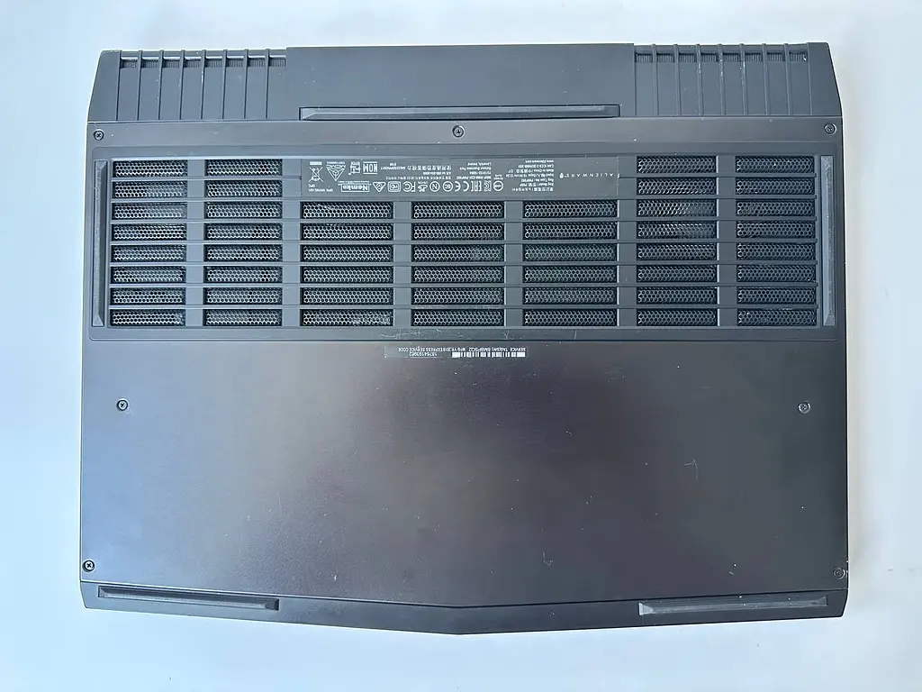 Ігровий ноутбук Dell Alienware 15 R4 15.6" (i7-8750H / 16GB / SSD 256GB / GTX 1070 8GB) б/в - фото 10