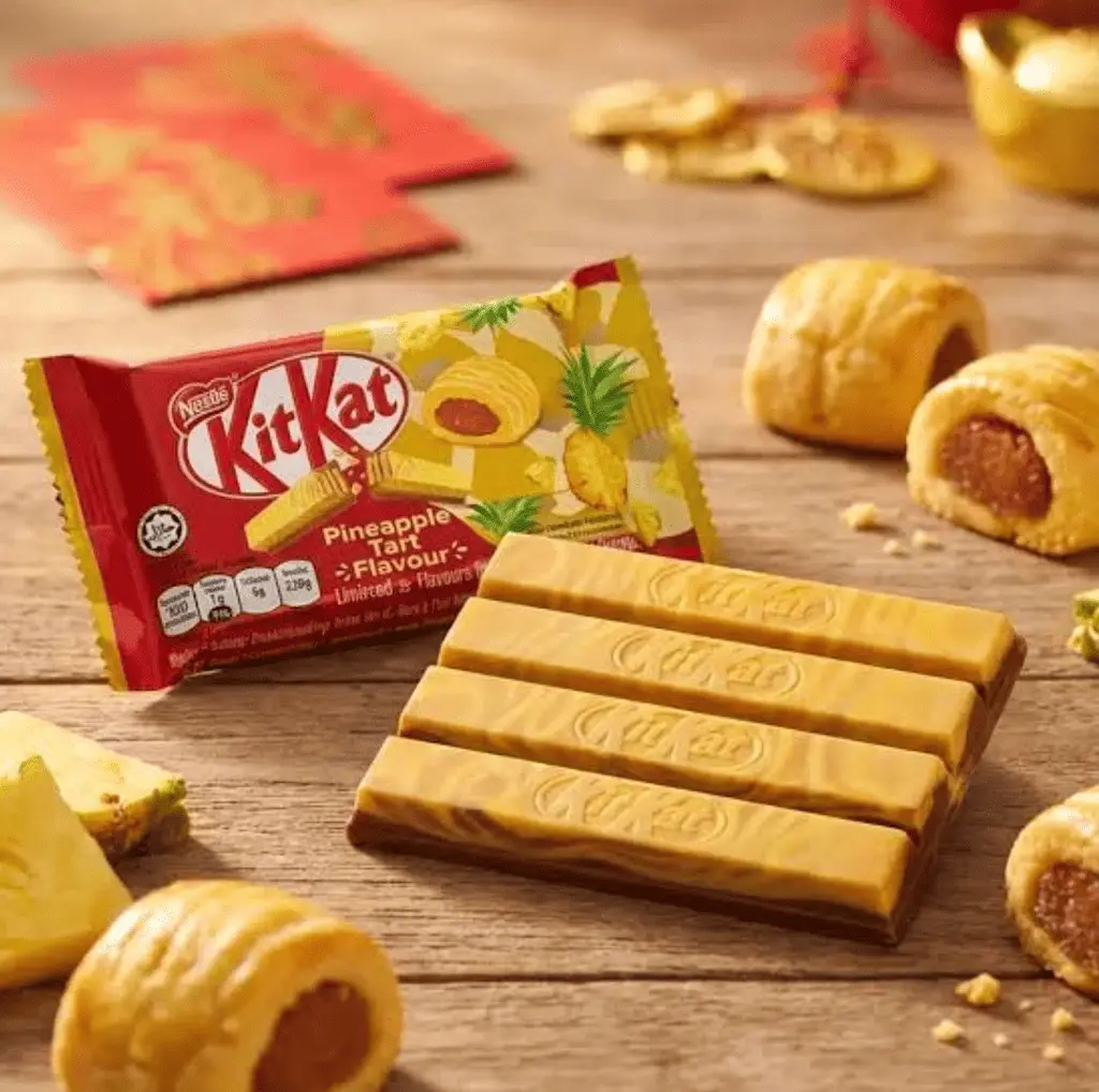 Шоколадний батончик Kit Kat Pineapple Tart Flavour 35 г - фото 2