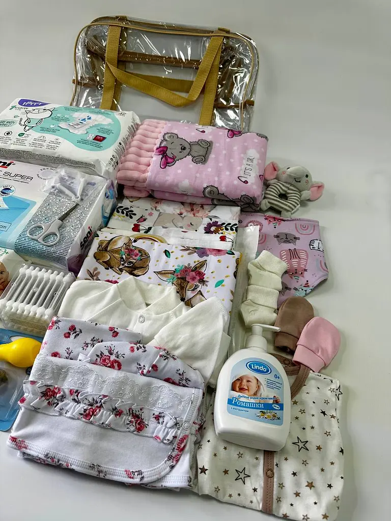 Набор в роддом для новорожденной девочки 33 предмета + прозрачная сумка в подарок ЕкоМама розовые цвета - фото 2