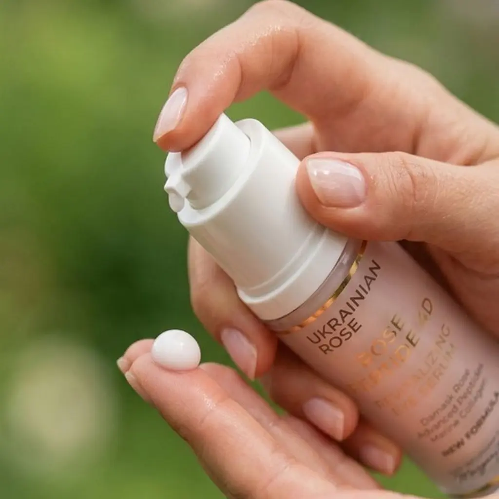 Крем-сироватка для шкіри навколо очей з посиленою дією 4-D ефект Rose Peptide 4D Ukrainian Rose 30 мл - фото 4