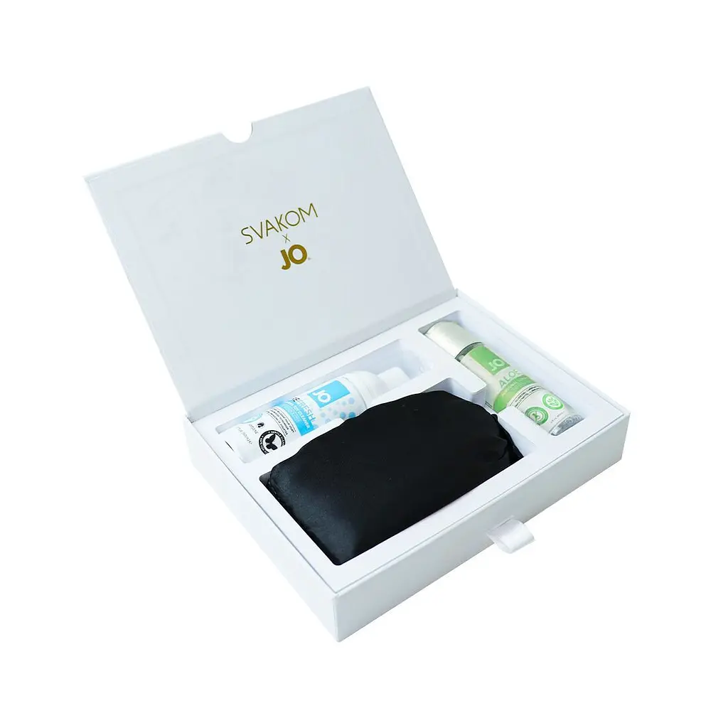 Подарунковий набір Svakom Anniversary Box: вакуумний стимулятор, стрічки, маска, лубрикант, спрей - фото 4