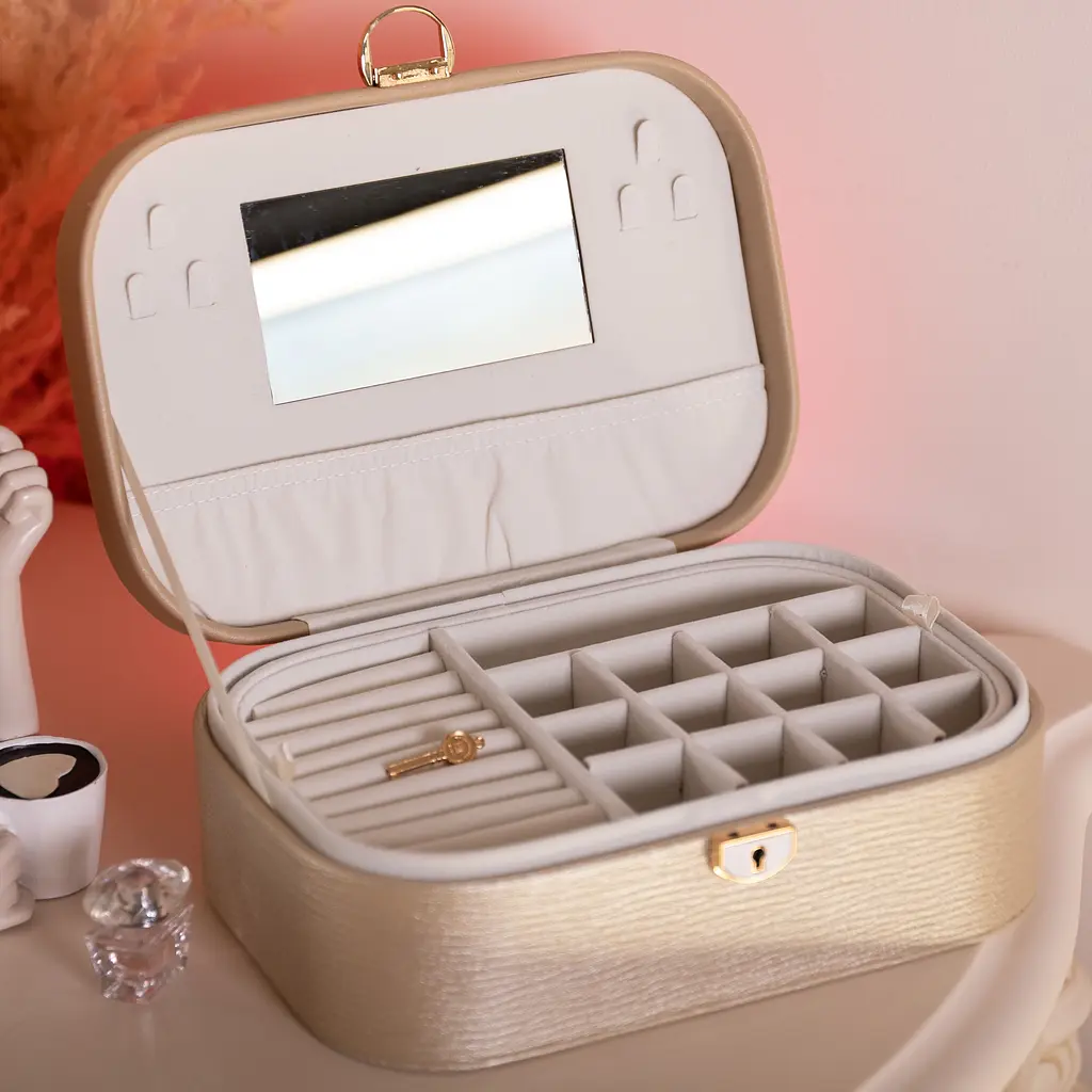 Шкатулка-органайзер для украшений Yiwu с замком 26x18x9.5 см бежевая HP-5-1CR - фото 7