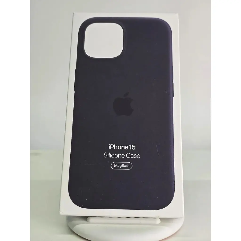 Оригинальный силиконовый чехол Apple Silicone Case with MagSafe для iPhone 15 (6.1") Midnight Black MT0J3ZM/A - фото 5