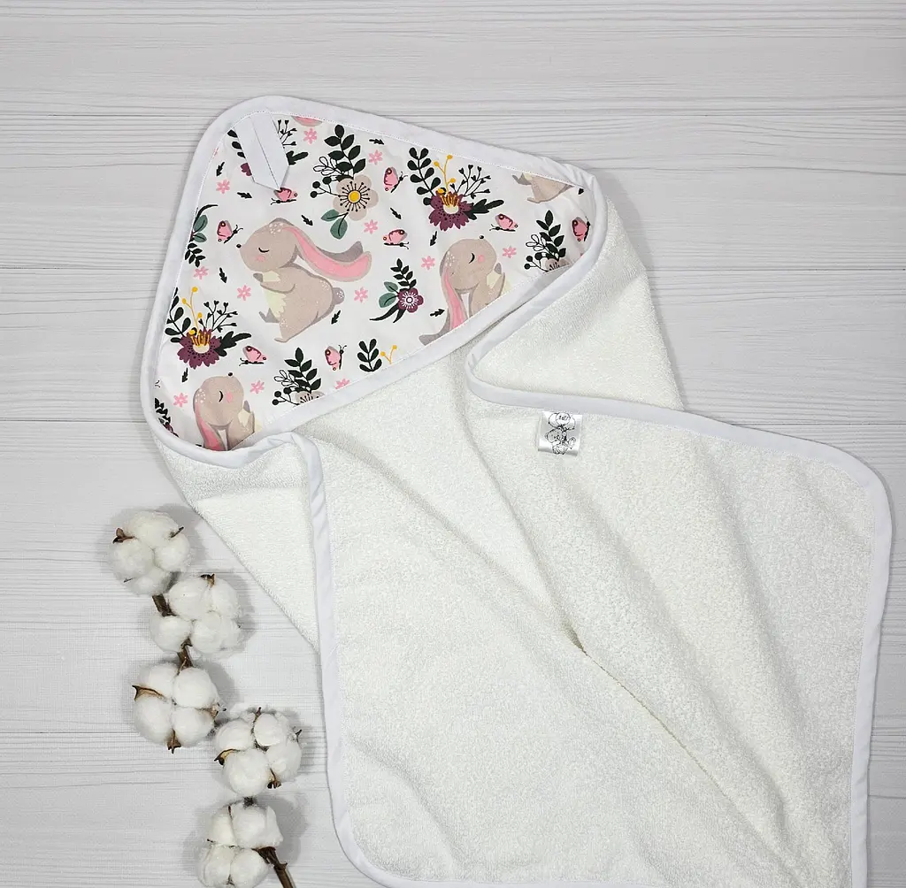 Дитячий рушничок-куточок 80х80 a.l.babybox Зайчики на галявині Білий - фото 4