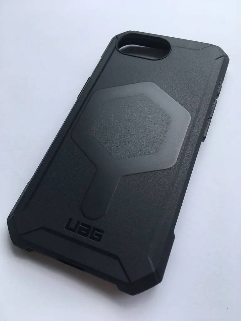 Оригінальний протиударний чохол для iPhone 16e / 17e UAG Essential Armor MagSafe Black 114496114040 - фото 7