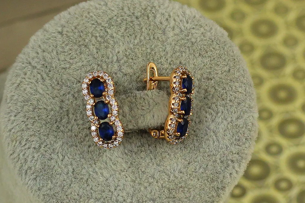 Сережки Xuping Jewelry Семафор із синіми каменями 1,6 см золотисті - фото 2