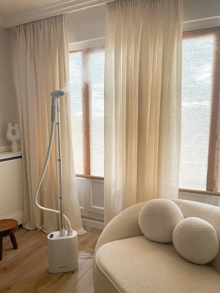 Отпариватель вертикальный SteamOne белый (EUH2020W) - фото 2