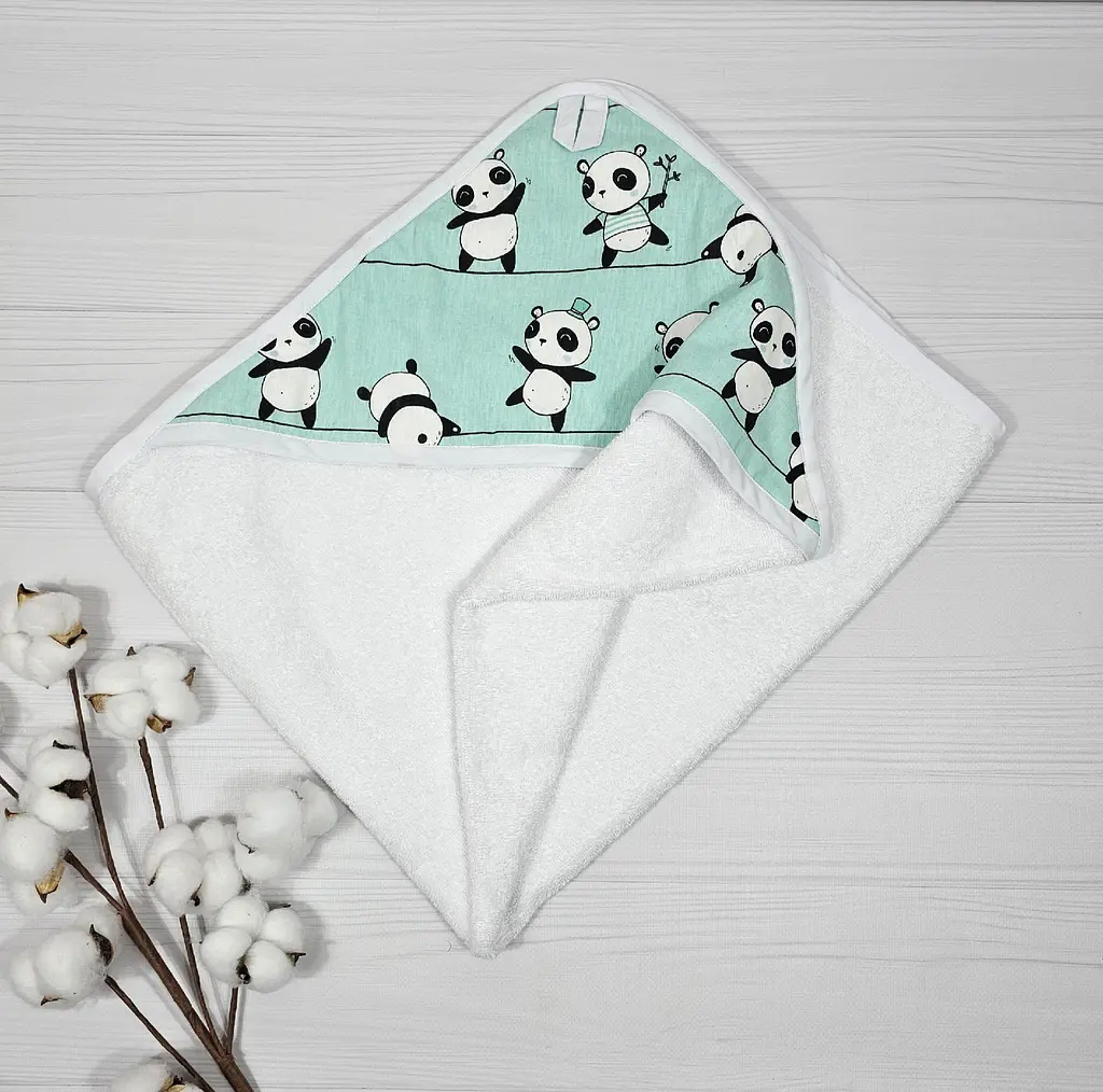 Дитячий рушничок-куточок 80х80 a.l.babybox Панди акробати Білий