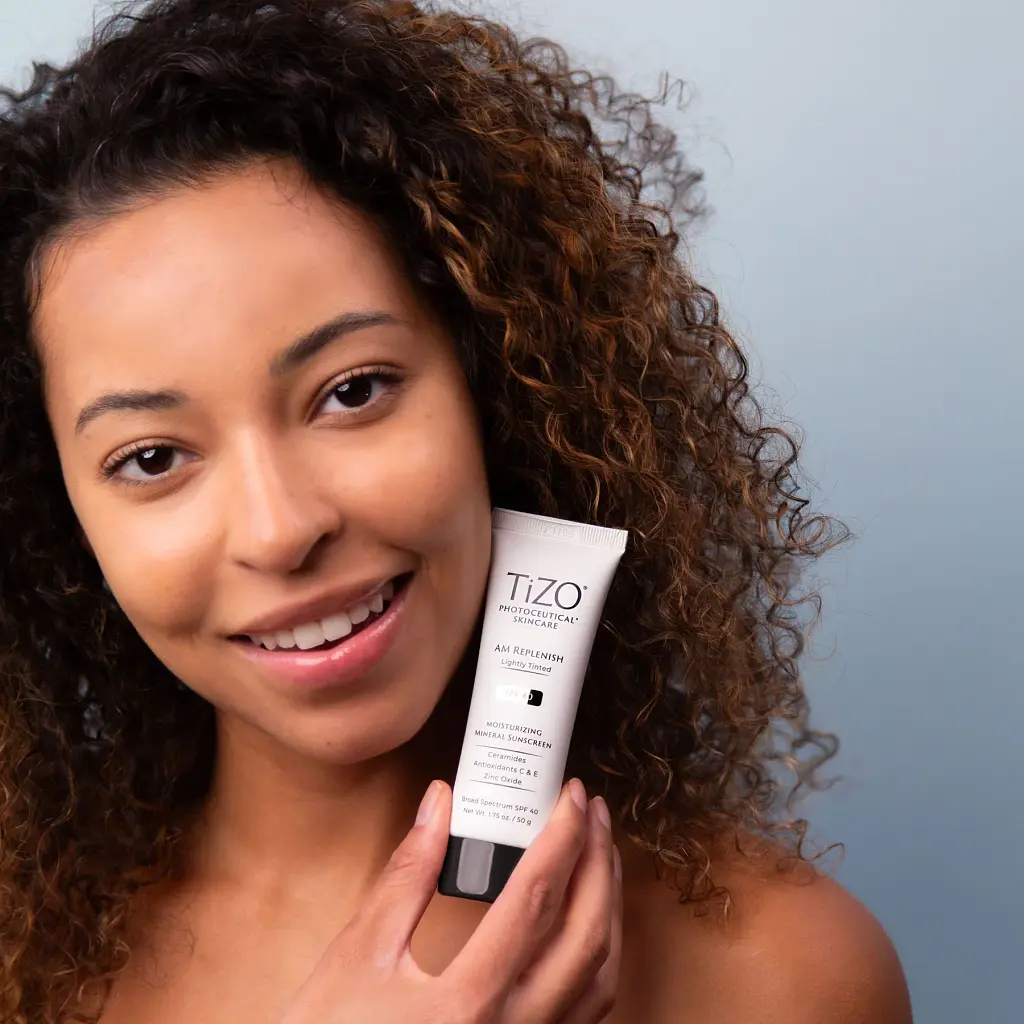 Денний крем з легким відтінком TiZO Photoceutical Skincare AM Replenish Lightly Tinted SPF 40, 50 г - фото 5
