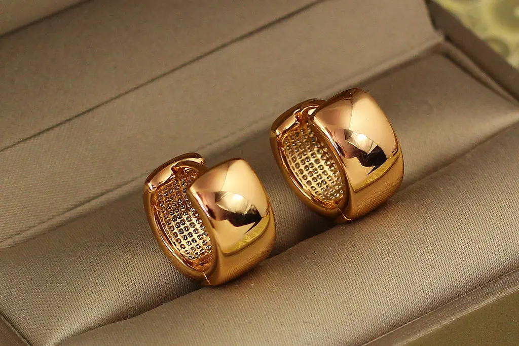 Сережки Xuping Jewelry широкі колечки 1,3 см золотисті - фото 2
