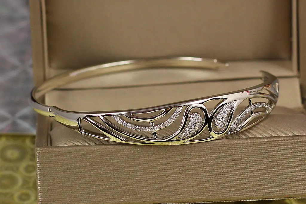 Браслет бенгл Xuping Jewelry туманний ранок 57 мм 11 мм на руку від 16 см до 18 см сріблястий - фото 2