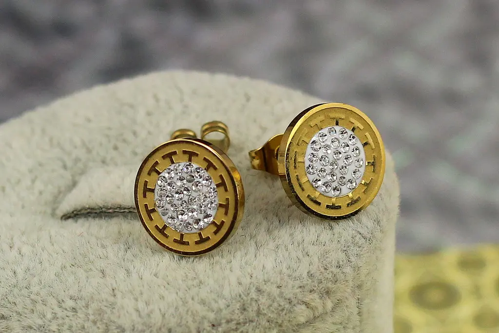 Сережки гвоздики Xuping Jewelry монетка Версаче 1.2 см лимонне золото
