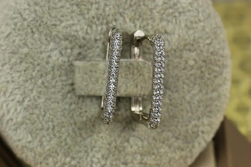 Сережки Xuping Jewelry квадратна доріжка з каменів 2.2 см сріблясті - фото 2