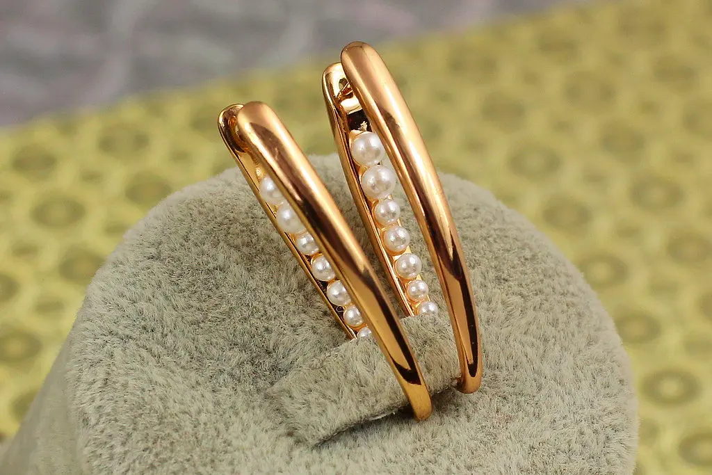 Сережки Xuping Jewelry стрілки з дрібними перлинами 3.5 см золотисті - фото 3