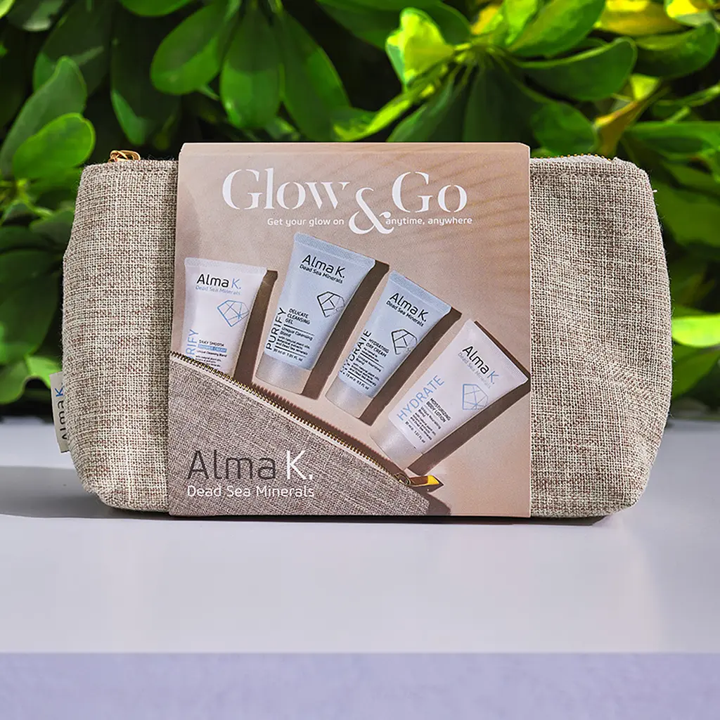 Набір для подорожей Alma K Glow&Go: Крем для душу 30 мл + Делікатний очищаючий гель 30 мл Зволожуючий денний крем 15 мл + Зволожуючий лосьйон для тіла 30 мл (125101) - фото 3