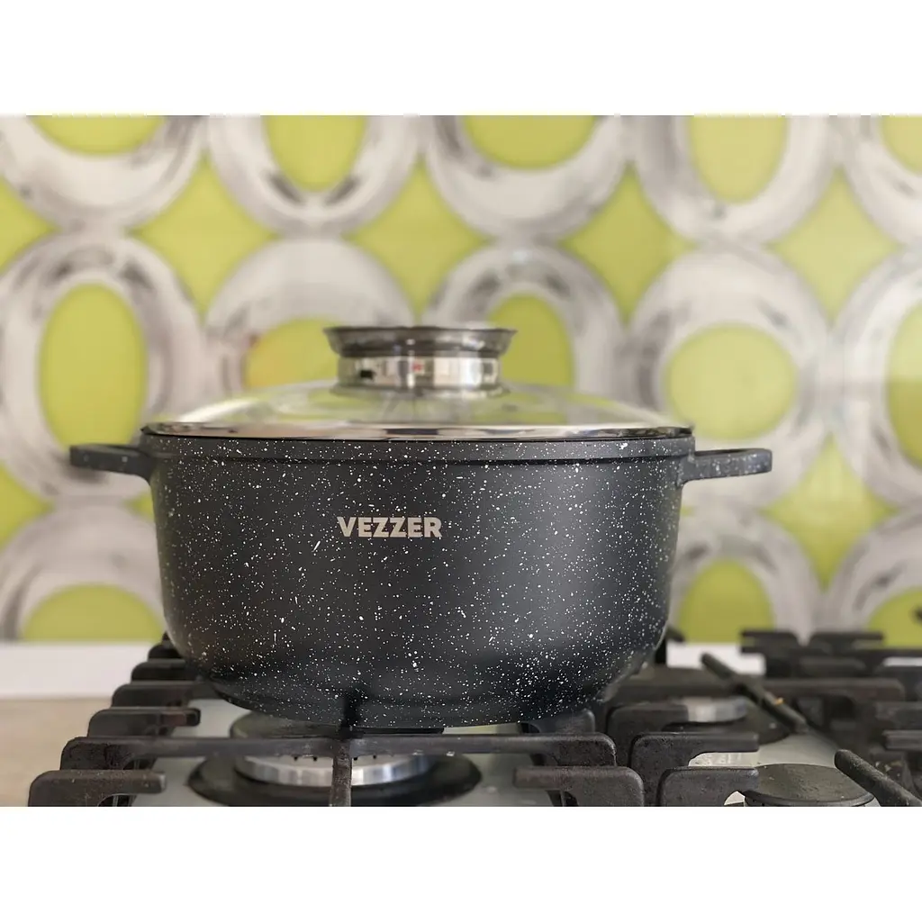 Каструля Vezzer з кришкою та силіконовими накладками на ручки 24 см 4.5 л чорна (VZ8006) - фото 10