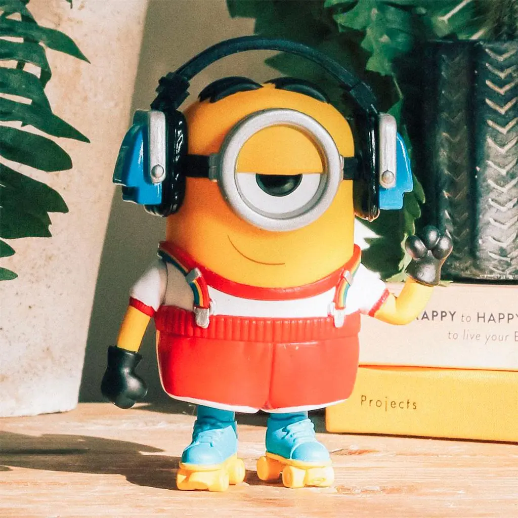 Ігрова фігурка FUNKO POP! cерії "Посіпаки 2" - СТЮАРТ НА РОЛИКАХ Funko 47802 - фото 4