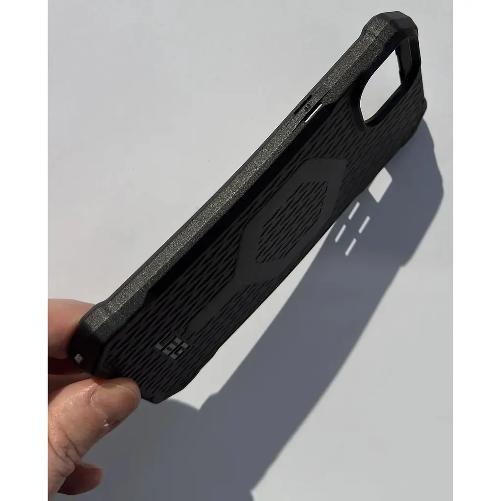 Оригінальний протиударний чохол UAG Essential Armor MagSafe для iPhone 14 Plus / iPhone 15 Plus Black (114090114040) - фото 4