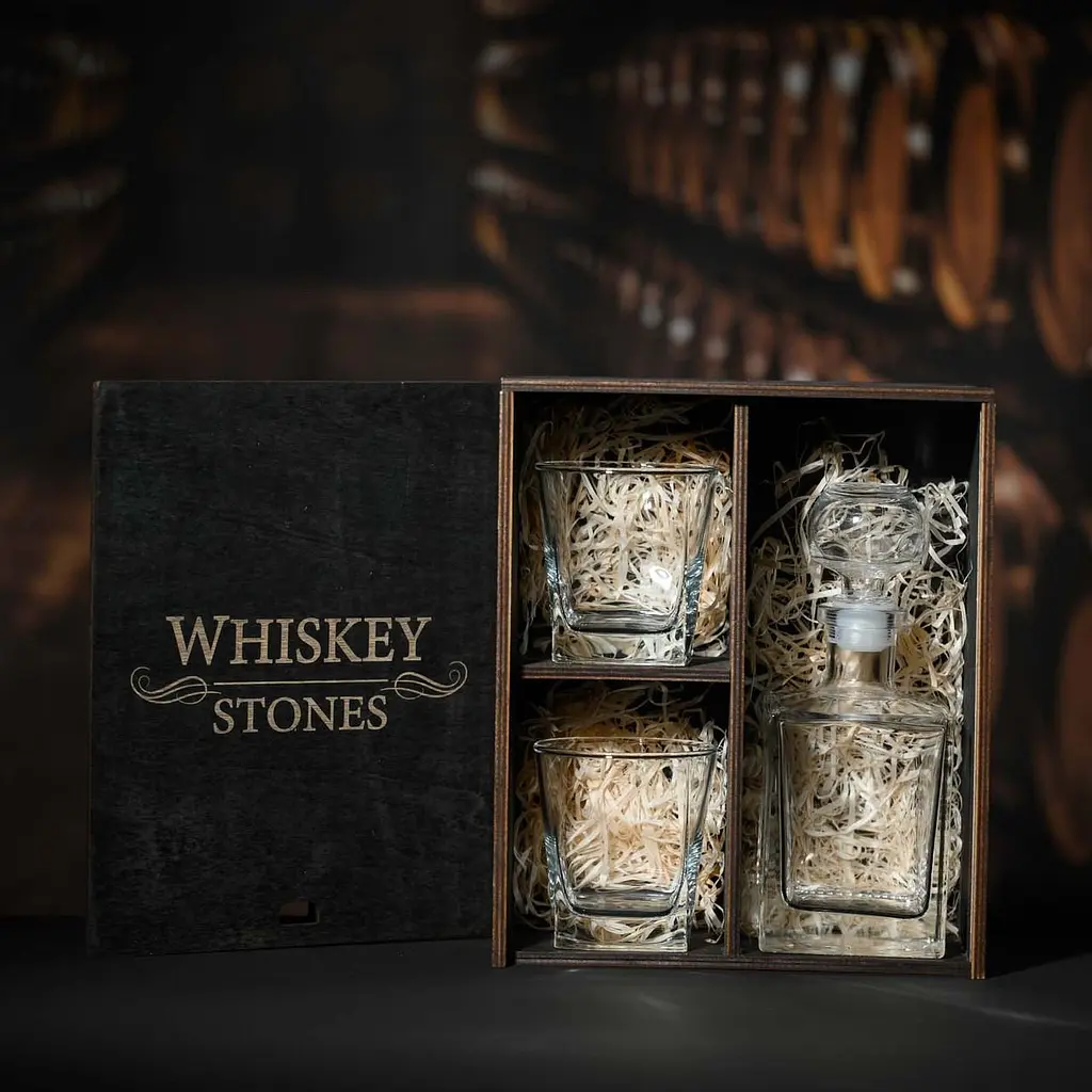 Подарунковий набір віскі Whiskey Stones №12 у дерев'яному пеналі - графін Pasabahce + склянки Baltic - фото 2