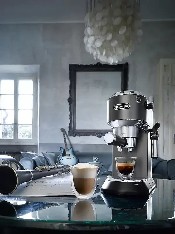 Кавоварка ріжкова Delonghi Dedica EC685.BK - фото 4