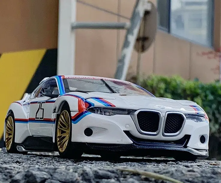 Колекційна металева модель автомобіля Автопром BMW 3.0 CSL Hommage R з інерцією, світлом та звуком 1:24 - фото 7
