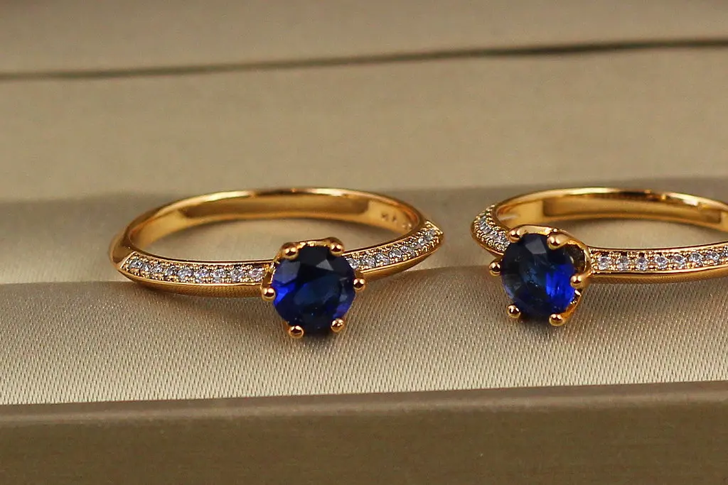 Кільце Xuping Jewelry акорд із синім каменем 5 мм р 18 золотисте - фото 2