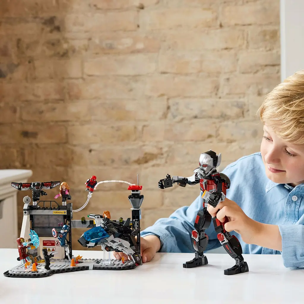 Конструктор LEGO Marvel Первый мститель: Противостояние Приключенческая битва, 736 деталей (76314) - фото 7