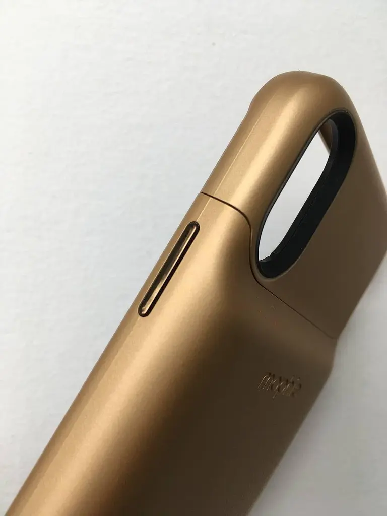 Чохол-акумулятор із бездротовою зарядкою Mophie Juice Pack Access Power Bank 2000 mAh для iPhone X/XS Gold - фото 4