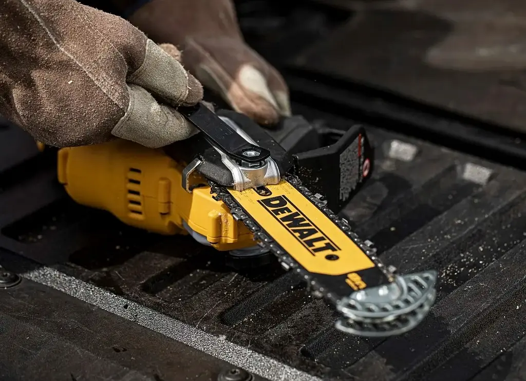 Акумуляторна міні-пилка DeWalt без АКБ та ЗП DCMPS520N - фото 7