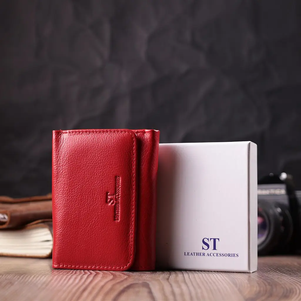 Шкіряний яскравий гаманець для жінок ST Leather 22505 червоний - фото 10
