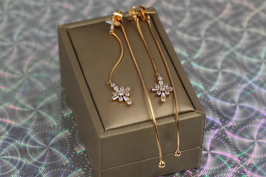 Сережки гвоздики Xuping Jewelry троянда вітрів 9 см золотисті - фото 3