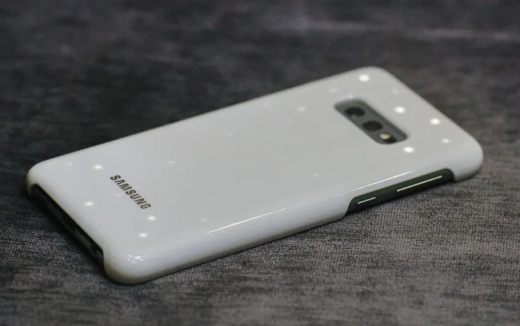 Чохол оригінальний з підсвічуванням Official LED Cover EF-KG970CWEGRU для Samsung Galaxy S10e White - фото 5
