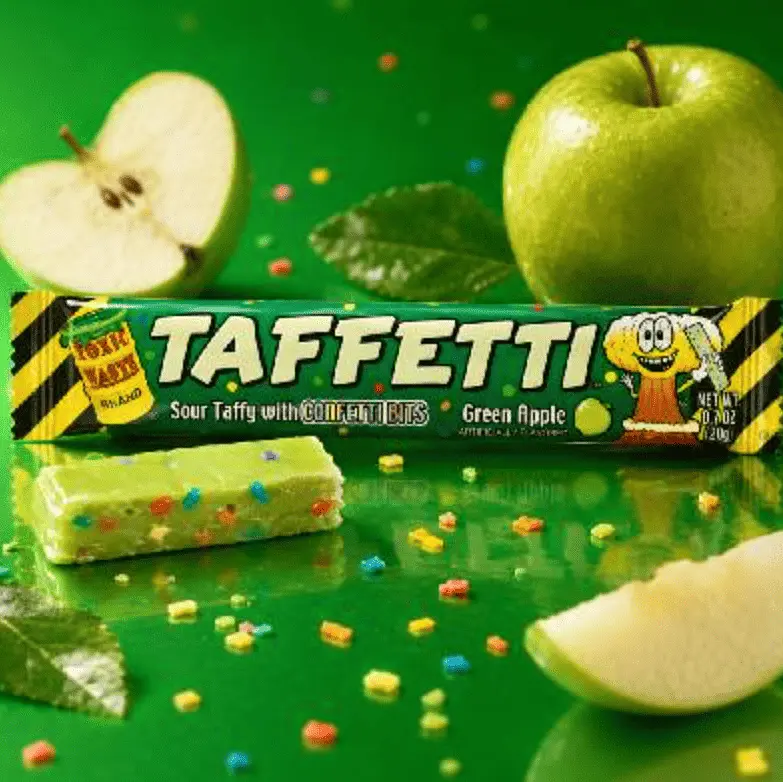 Жувальна цукерка Toxic Waste Green Apple Taffetti Sour Taffy 20г - фото 3