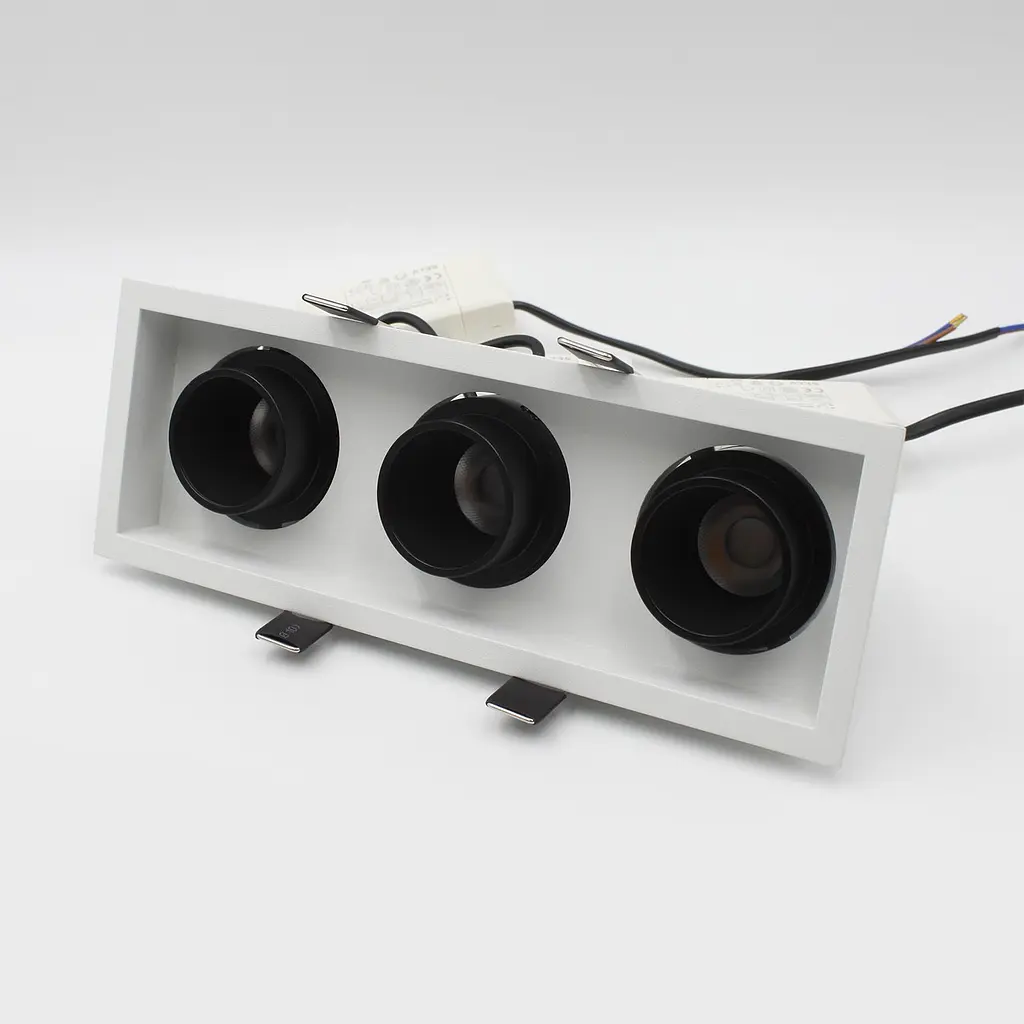 Вбудований світильник Skarlat RSL74092-3 3×10W WH+BK 3000K - фото 3