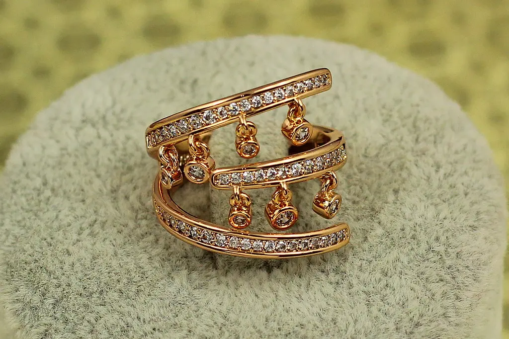 Кільце Xuping Jewelry забава з підвісками, що танцюють, р 16 золотисте - фото 3