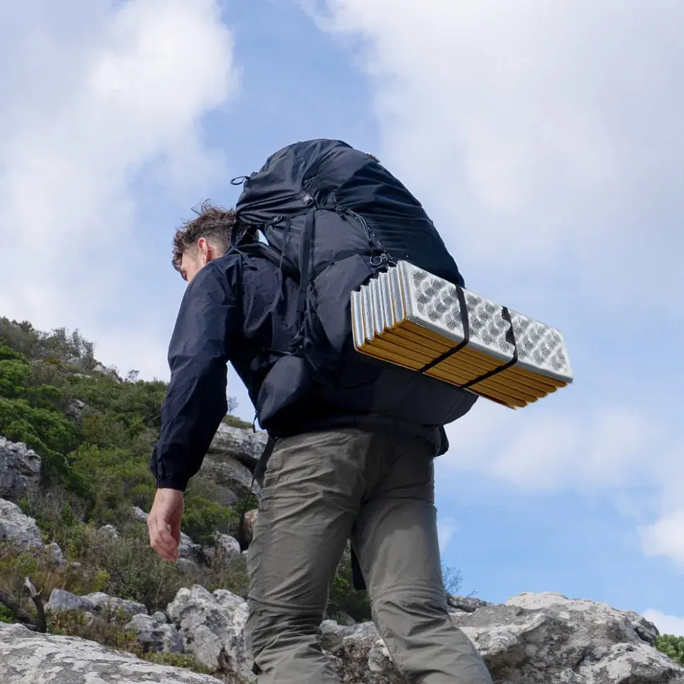 Туристичний килимок Naturehike IXPE CNK2550WS030, алюмінієва плівка, 18 мм, медово-золотий (6977465868190) - фото 9
