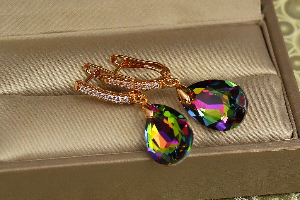 Сережки підвіски Xuping Jewelry Велика крапля із зеленим каменем Сваровські 3,4 см золотисті - фото 3