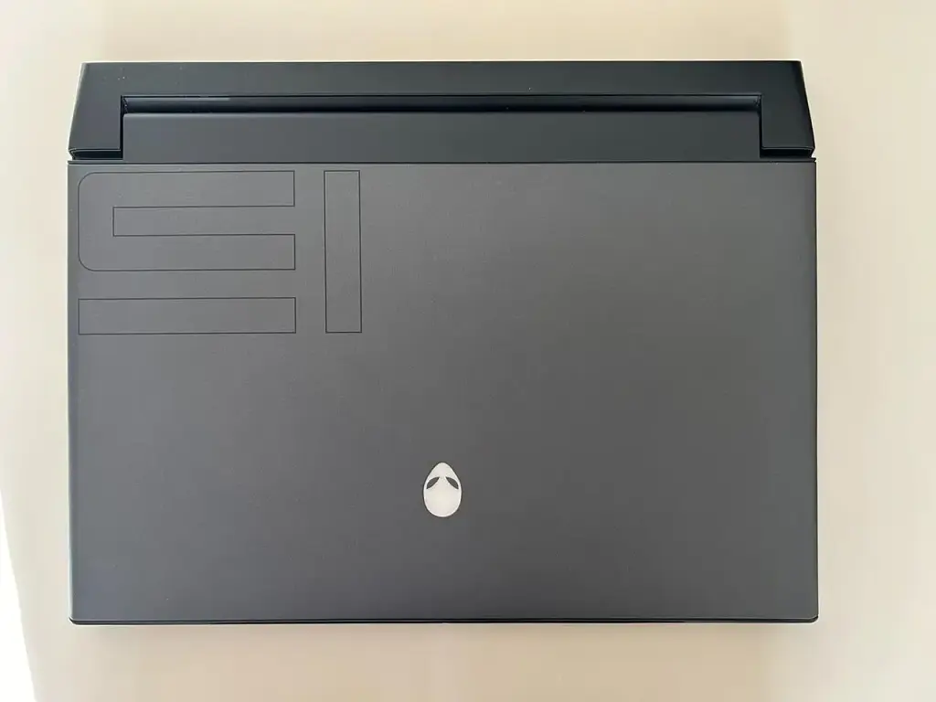 Ноутбук Dell Alienware M15 Intel Core i7 9750H,RTX 2070,DDR4 32Gb SSD m2 1000GB Refurbished - фото 2