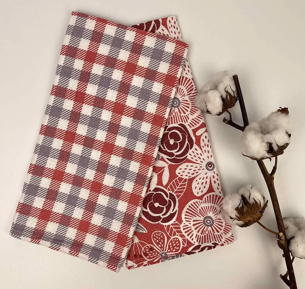 Набор кухонных вафельных полотенец Home Line Клеточка + Декоративные цветы 60х45 см красный с лавандовым (169662) - фото 2