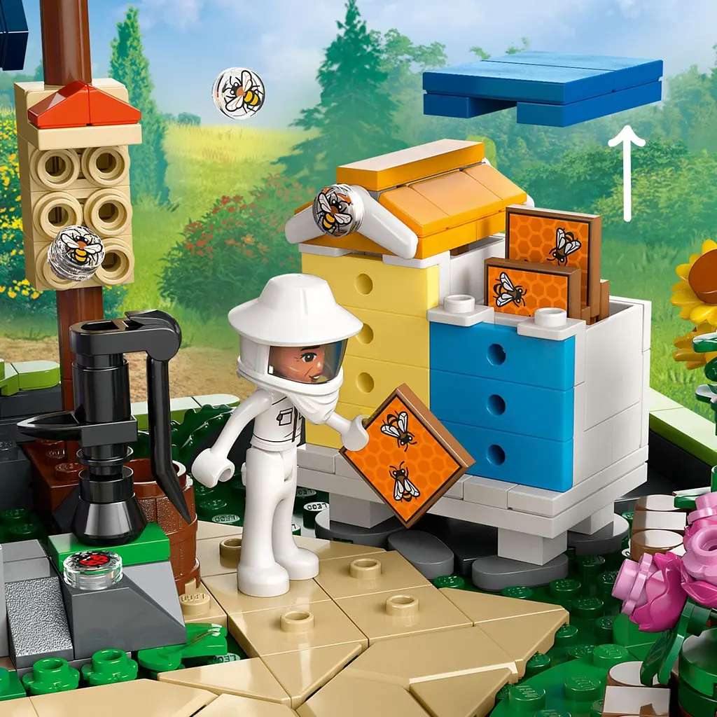Конструктор LEGO Friends Домик и цветник пчеловодов 1161 деталь (42669) - фото 4