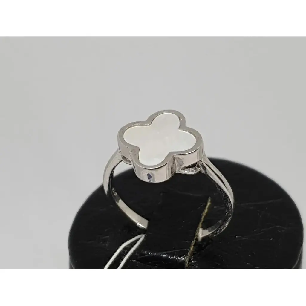 Серебряное кольцо Диама Клевер с перламутром. Артикул 12111489134 19 - фото 2