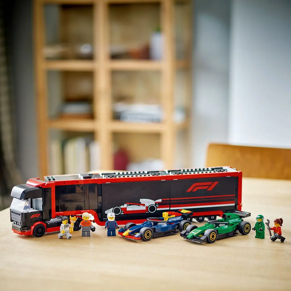 Конструктор LEGO City Грузовик F1 с автомобилями RB20 и AMR24, 1086 деталей (60445)
 - фото 3