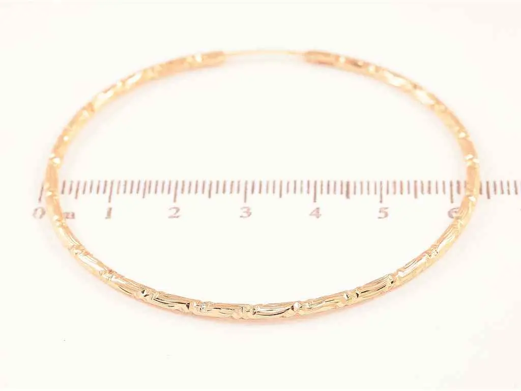 Сережки Xuping Позолота 18K кільця конго "Декоративний візерунок" ø 6.3см 270629 - фото 2
