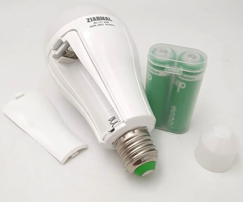 Світлодіодна LED-акумуляторна лампа (знімні 2 × 18650), автономна аварійна 20 W, лампочка, цоколь E27 Ziarmal ZR-777 - фото 2