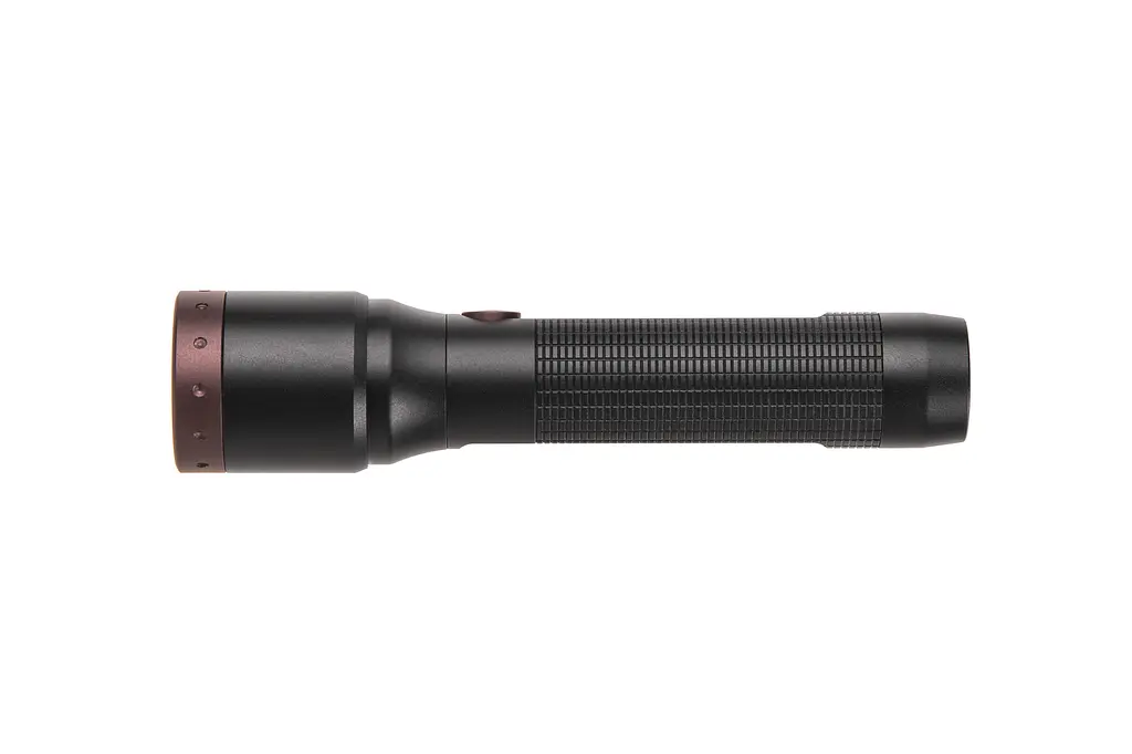 Фонарь Ledlenser P5R Core заряжается - фото 3