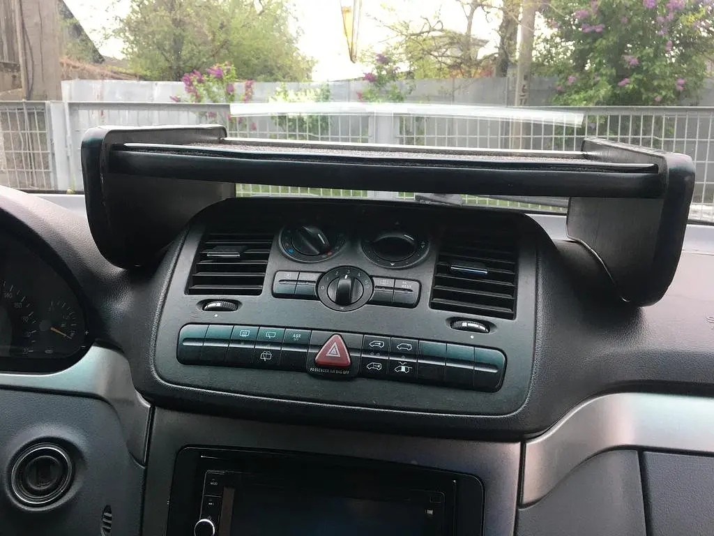 Столик на торпеду Mercedes Vito 2003-2015 W639 з логотипом - фото 3