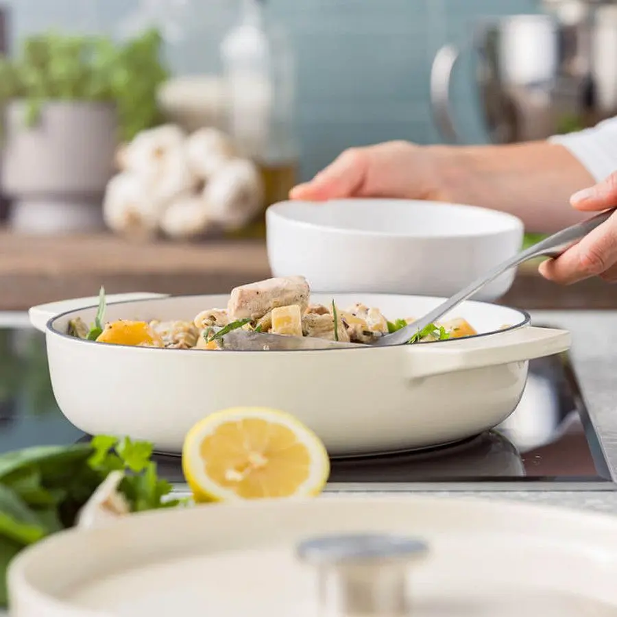 Сотейник KitchenAid чугунный с крышкой 26 см 2.77 л миндальный крем (CC009010-001) - фото 5