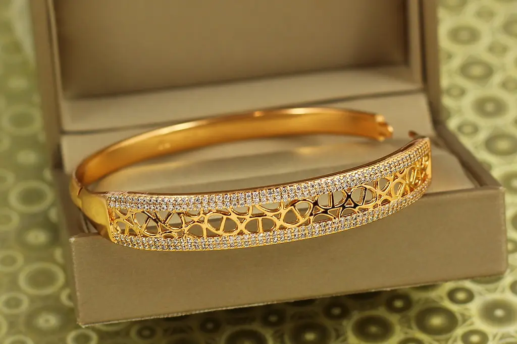 Браслет бенгл Xuping Jewelry Мереживо долі від 16 см до 18 см золотистий - фото 2