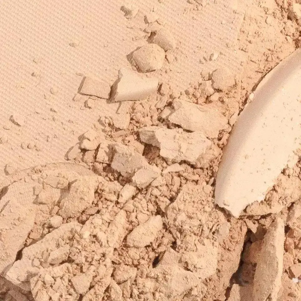 Матуюча пудра для обличчя Lumene Stay Luminous Matte Powder № 3, 10 г - фото 3