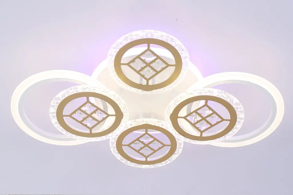 Люстра светодиодная Valeso V K39928-4 2 1 WT gold с пультом - фото 4